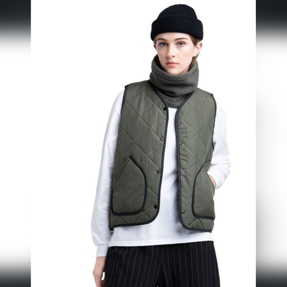 HERSCHEL Sonic Quilted Vest - Dark Olive (M) - Picture 3 of 9